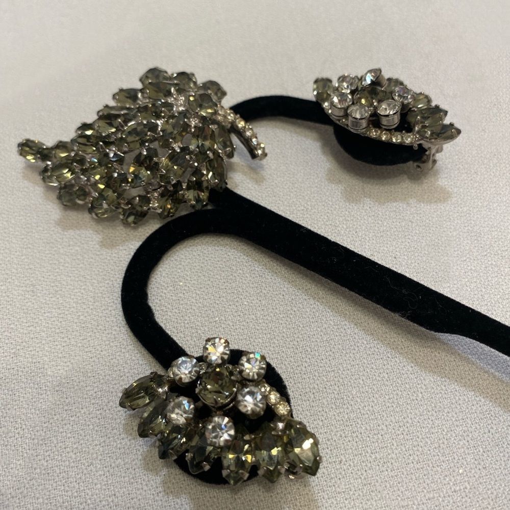 Vintage Weiss Rhinestone Brooch And Earrings Set - Picture 11 of 14